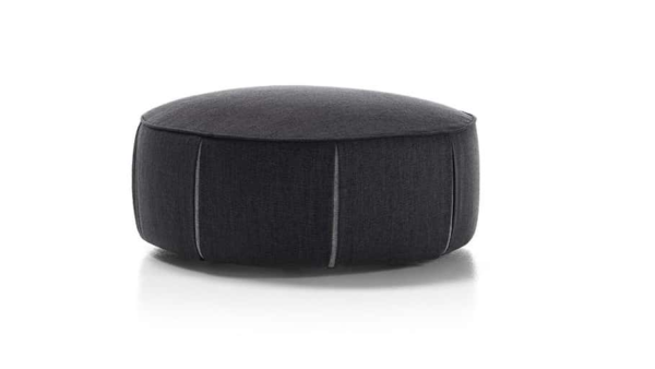 Pouf rotondo moderno con rivestimento elegante e stile minimal, proposto da Tino Mariani a Lissone in provincia di Monza e Brianza.