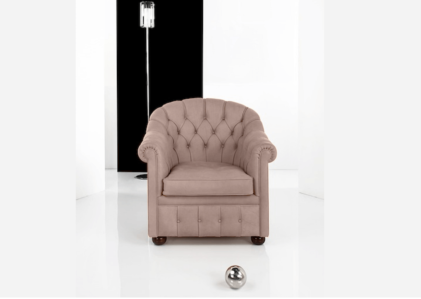 Poltrona Chesterina in pelle nabuk pieno fiore, comoda ed elegante, ideale per living moderni e classici in offerta – Tino Mariani