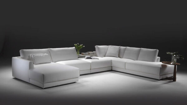 Divano angolare Melbourne componibile con linee pulite e massimo comfort, fornito da Tino Mariani a Lissone in provincia di Monza e Brianza.