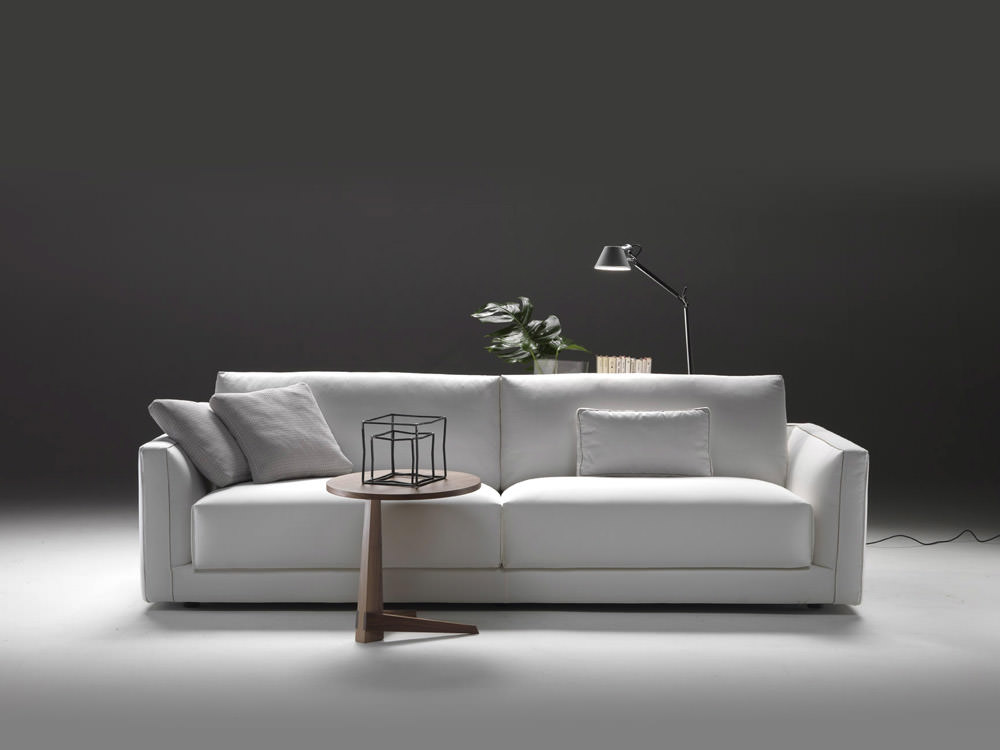 Divano angolare moderno Melbourne con chaise longue e design elegante, fornito da Tino Mariani a Lissone in provincia di Monza e Brianza.