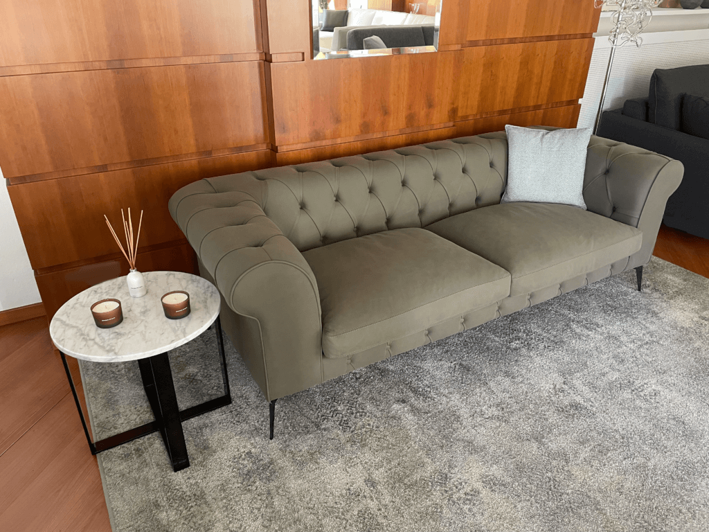 Divani Chesterfield Pronta Consegna