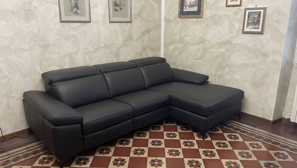 Scopri i divani relax moderni in pelle di Tino Mariani a Lissone Sesto San Giovanni e Cinisello Balsamo