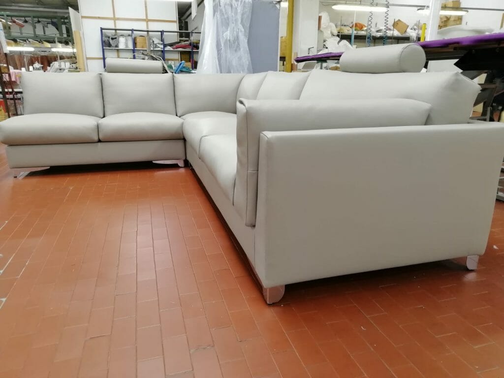 divano angoalre su misura in pelle Portofino tino mariani