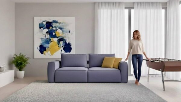 Divano letto moderno Marrakech con ragazza al fianco – idee per un soggiorno moderno