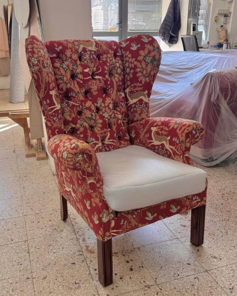 Rifacimento Artigianale Poltrona Bergère In Tessuto – Tino Mariani