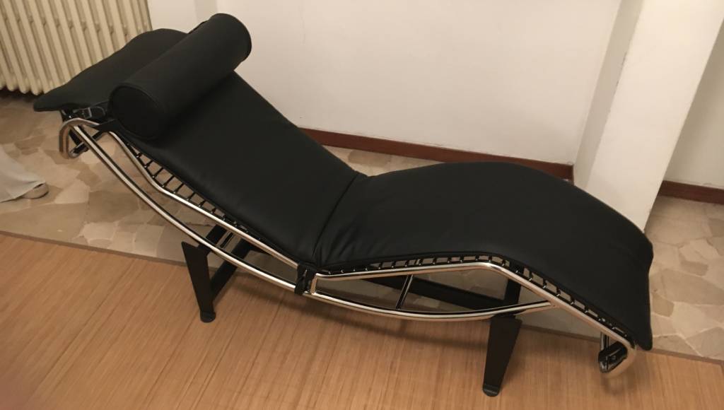 Chaise Longue In Pelle Pieno Fiore Colore Nero Prodotta Da Tino Mariani