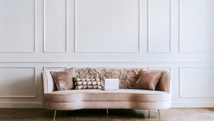 Divano classico in velluto rosa