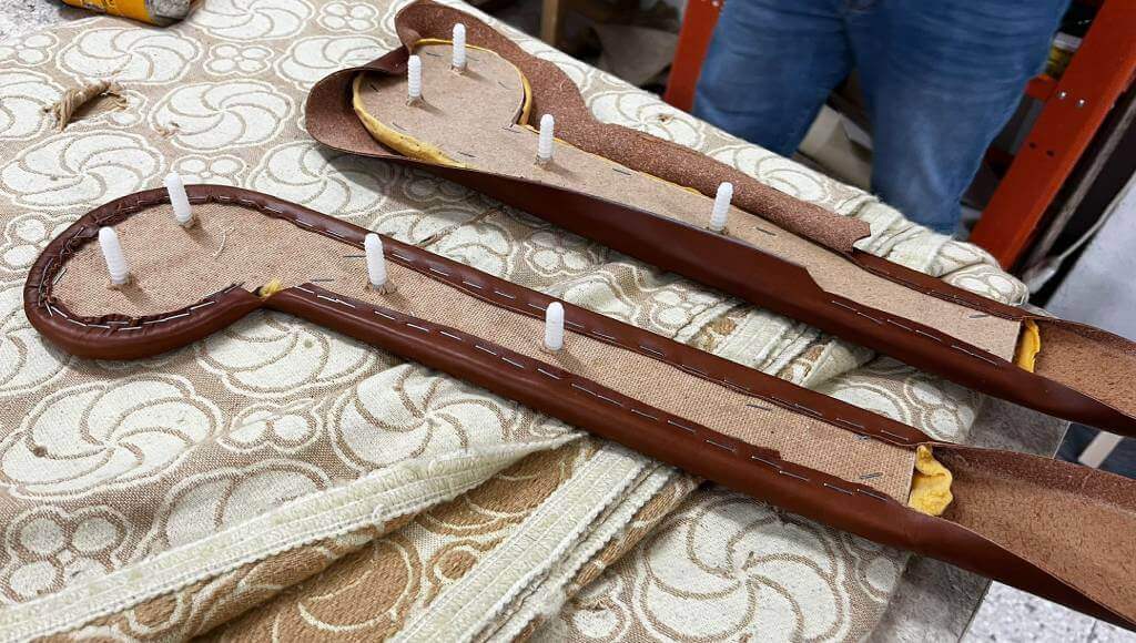 Dettagli Rinnovo Divano Chesterfield in pelle pieno fiore Tino Mariani