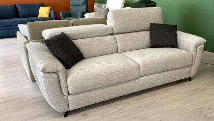 Divano letto su misura con rete a doghe e materasso alto 17 cm disponibile a San Donato Milanese – Tino Mariani