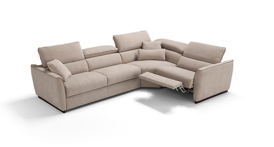 Divano angolare Madrid con sistema relax integrato e configurazione componibile, disponibile da Tino Mariani a Lissone in provincia di Monza e Brianza.