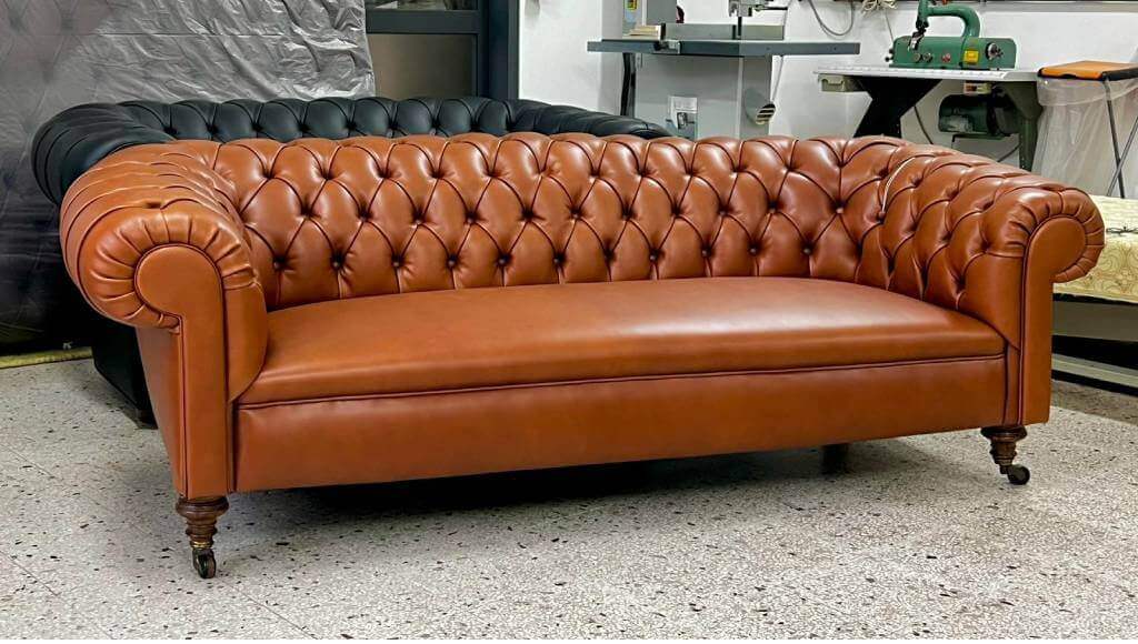Divano Chesterfield Rinnovato In Pelle Pieno Fiore Tino Mariani - Risultato Finale