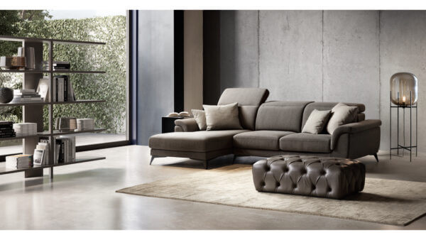 Divano moderno con piedini alti Hawaii di Tino Mariani in tessuto, elegante e personalizzabile con schienale regolabile e design artigianale italiano