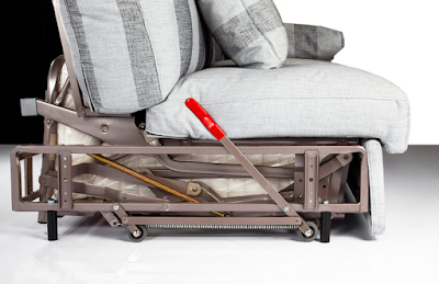 divano-letto-marrakech-design-con-sistema-sollevamento-su-ruote-tino-mariani