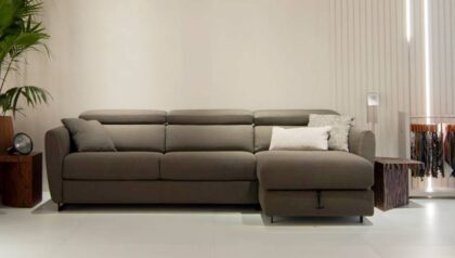 Divano letto matrimoniale Modular Pro con materasso alto e chaise-longue contenitore, design moderno e personalizzabile