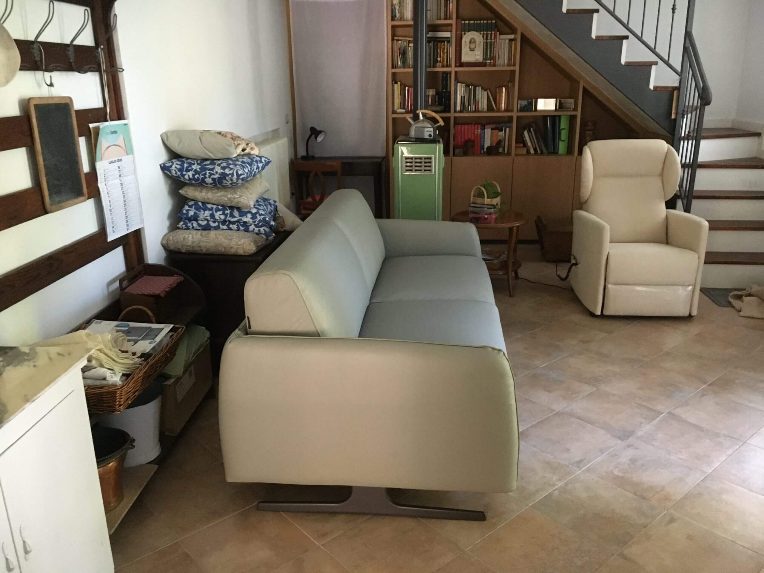 Divano Letto Praga Con Piedini Alti In Pelle Tino Mariani