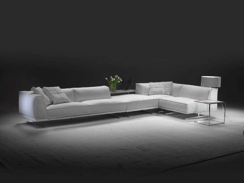 Divano angolare Peter con schienale basso per open space moderno