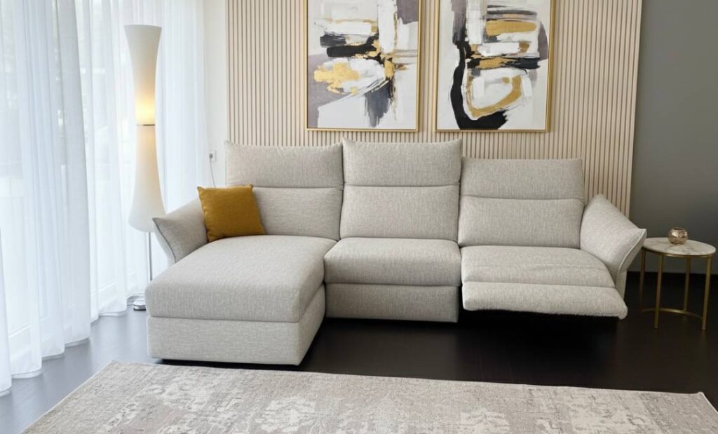 Divano Relax Madeira Con Chaise Longue E Tessuto Aquaclean Tino Mariani