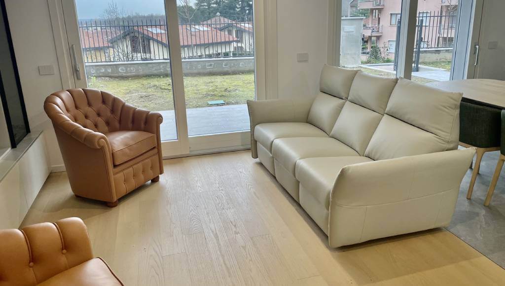 Divano Relax Madeira In Pelle Pieno Fiore Colore Ghiaccio Tino Mariani