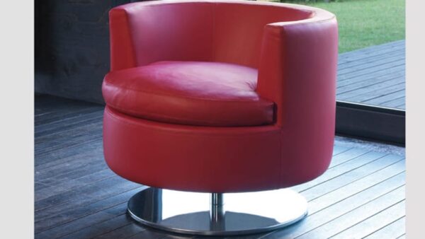 Poltrona Elegant dal design contemporaneo con forma arrotondata e rivestimento colorato, proposta da Tino Mariani a Lissone in provincia di Monza e Brianza.