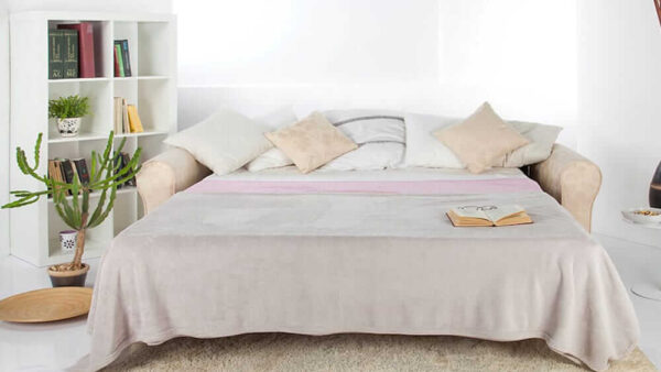 Divano letto Legend classico con rivestimento sfoderabile e finiture eleganti, proposto da Tino Mariani a Lissone in provincia di Monza e Brianza.