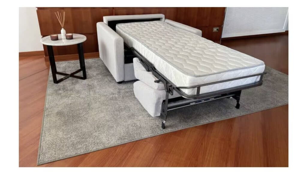 Poltrona letto salvaspazio Oslo di Tino Mariani, ideale per appartamenti piccoli e case vacanza
