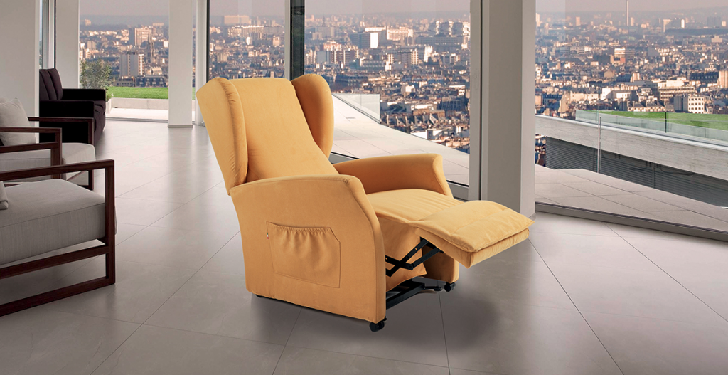 Poltrona Relax 102 con design ergonomico e sistema reclinabile per il riposo, fornita da Tino Mariani a Lissone in provincia di Monza e Brianza.