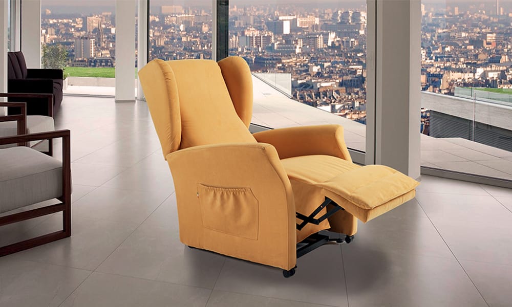 Poltrona Relax 102 con design ergonomico e sistema reclinabile per il riposo, fornita da Tino Mariani a Lissone in provincia di Monza e Brianza.