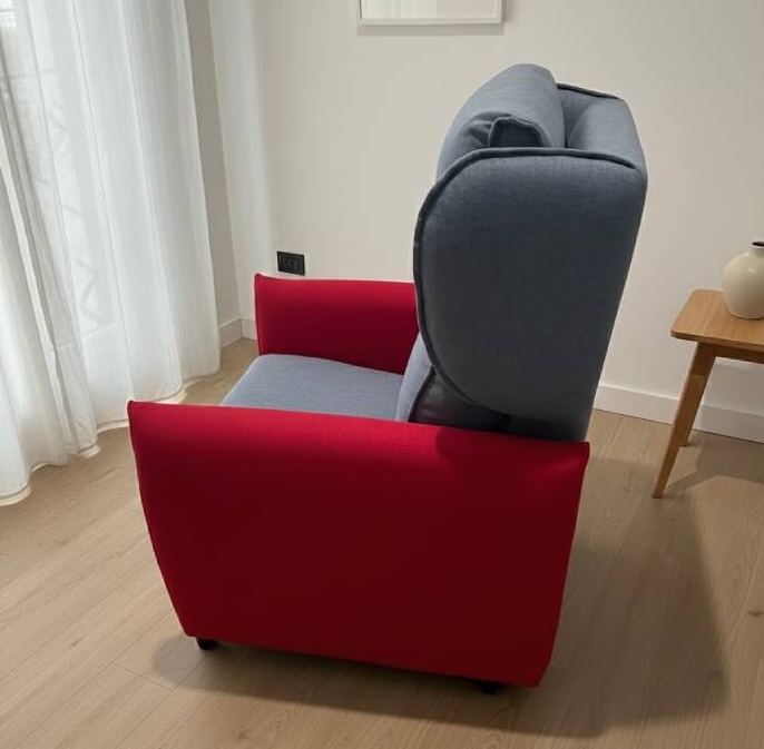 Poltrona relax Camilla personalizzata bicolore rosso e blu chiaro Tino Mariani