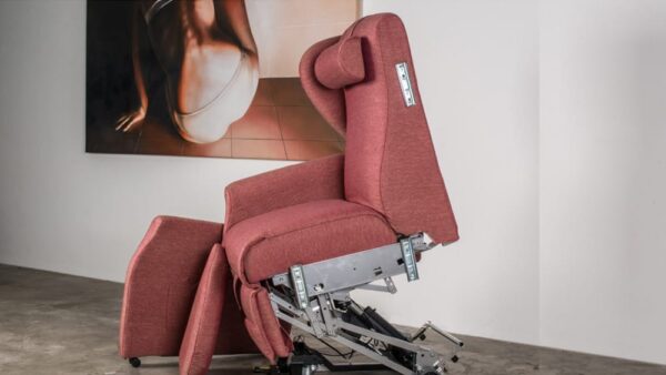 Poltrona Smart con seduta in memory foam e funzione relax per il massimo comfort, disponibile da Tino Mariani a Lissone in provincia di Monza e Brianza.
