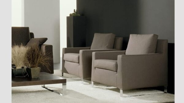 Poltrona York Park dal design moderno con linee essenziali e rivestimento elegante, disponibile da Tino Mariani a Lissone in provincia di Monza e Brianza.